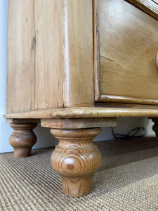 An Antique English Pine Chest of Drawers Dresser with Wooden Knobs c1890