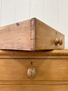 An Antique English Pine Chest of Drawers/Dresser c1890