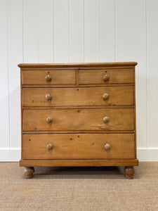 An Antique English Pine Chest of Drawers/Dresser c1890