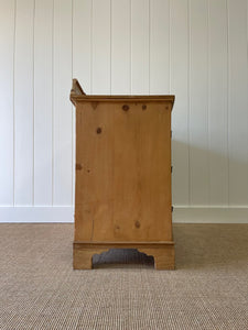 An Antique English Pine Bow Front Chest of Drawers/Dresser c1820