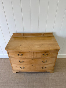 An Antique English Pine Bow Front Chest of Drawers/Dresser c1820