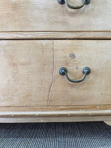 An Antique English Pine Bow Front Chest of Drawers/Dresser c1820