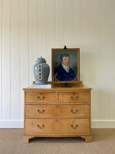 An Antique English Pine Bow Front Chest of Drawers/Dresser c1820
