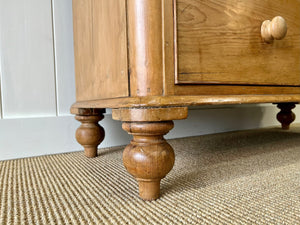An English Pine Chest of Drawers Dresser with Wooden Knobs c1880