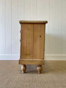 An Antique English Pine Chest of Drawers Dresser with Dark Wooden Knobs c1890