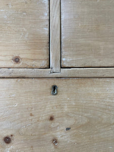 An Antique English Pine Chest of Drawers Dresser with Oval Brasses c1890