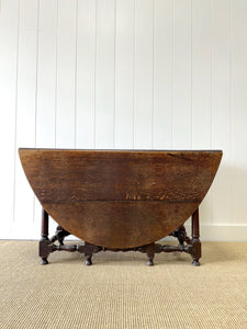 A Very Good and Large Antique English Country Oak Drop Leaf Gate Leg Table