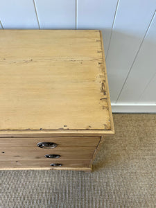A Very Good English Georgian Pine Chest of Drawers Dresser c1800
