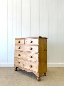 A 19th Century English Chest of Drawers/Dresser