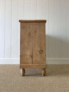 An Antique English Pine Chest of Drawers Dresser with Dark Wooden Knobs c1890