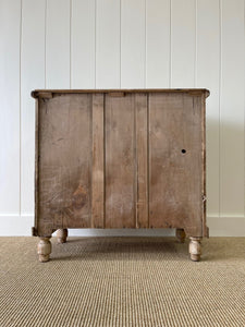 An Antique English Pine Chest of Drawers Dresser with Dark Wooden Knobs c1890