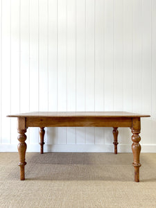 An English Country Pine 5.5 ft Kitchen Dining Table