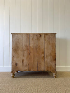 An Antique English Pine Chest of Drawers/Dresser c1890
