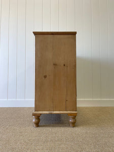 An Antique English Pine Chest of Drawers/Dresser c1890