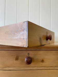 An Antique English Pine Chest of Drawers/Dresser c1890