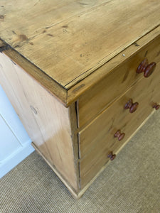 An Antique English Pine Chest of Drawers/Dresser c1890