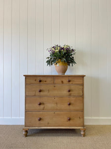 An Antique English Pine Chest of Drawers/Dresser c1890