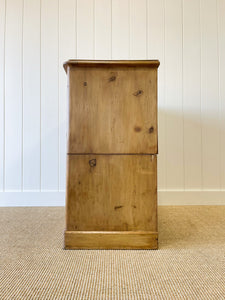 An Antique English Pine Chest of Drawers/Dresser with Dark Knob Hardware c1890