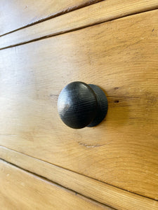 An Antique English Pine Chest of Drawers/Dresser with Dark Knob Hardware c1890