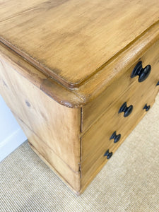 An Antique English Pine Chest of Drawers/Dresser with Dark Knob Hardware c1890