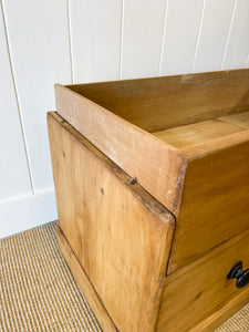 An Antique English Pine Chest of Drawers/Dresser with Dark Knob Hardware c1890