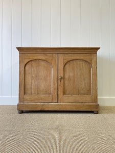 A Handsome English 19th Century Pine Cupboard with Wooden Knobs