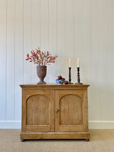 A Handsome English 19th Century Pine Cupboard with Wooden Knobs