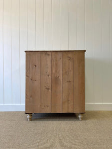 An Antique English Pine Chest of Drawers/Dresser with Dark Knob Hardware c1890
