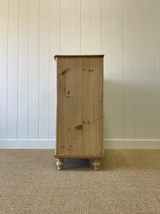 An Antique English Pine Chest of Drawers/Dresser with Dark Knob Hardware c1890
