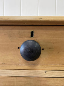 An Antique English Pine Chest of Drawers/Dresser with Dark Knob Hardware c1890