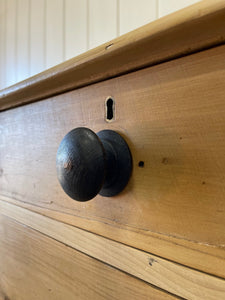 An Antique English Pine Chest of Drawers/Dresser with Dark Knob Hardware c1890