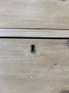 An Antique English Pine Chest of Drawers/Dresser with Dark Knob Hardware c1890