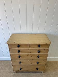 An Antique English Pine Chest of Drawers/Dresser with Dark Knob Hardware c1890