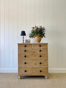 An Antique English Pine Chest of Drawers/Dresser with Dark Knob Hardware c1890