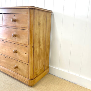 A 19th Century English Chest of Drawers/Dresser