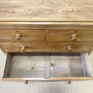 A 19th Century English Chest of Drawers/Dresser