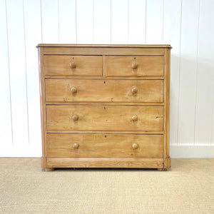 A 19th Century English Chest of Drawers/Dresser