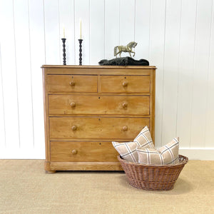 A 19th Century English Chest of Drawers/Dresser