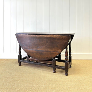 A Very Good Antique English Country Oak Drop Leaf Gate Leg Table with Drawer