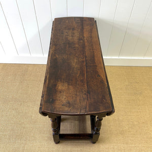 A Very Good Antique English Country Oak Drop Leaf Gate Leg Table with Drawer
