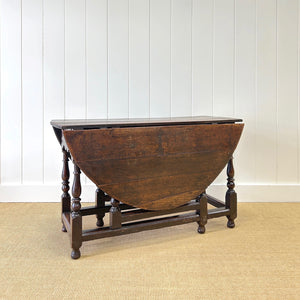 A Very Good Antique English Country Oak Drop Leaf Gate Leg Table with Drawer