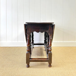 A Very Good Antique English Country Oak Drop Leaf Gate Leg Table with Drawer