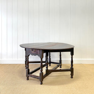 A Very Good Antique English Country Oak Drop Leaf Gate Leg Table with Drawer