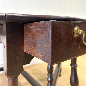 A Very Good Antique English Country Oak Drop Leaf Gate Leg Table with Drawer