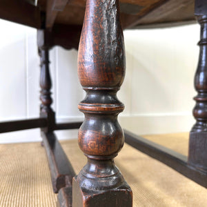 A Very Good Antique English Country Oak Drop Leaf Gate Leg Table with Drawer