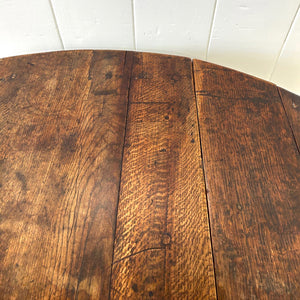 A Very Good Antique English Country Oak Drop Leaf Gate Leg Table with Drawer