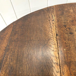 A Very Good Antique English Country Oak Drop Leaf Gate Leg Table with Drawer