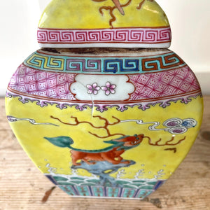 A pair of Chinese porcelain Qing Guangxu vases or Jars in triangular form
