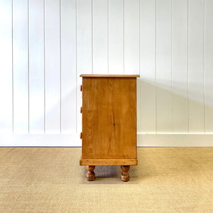 A 19th Century English Pine Chest of Drawers/Dresser with Tulip Feet