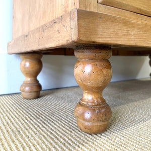 A 19th Century English Pine Chest of Drawers/Dresser with Tulip Feet